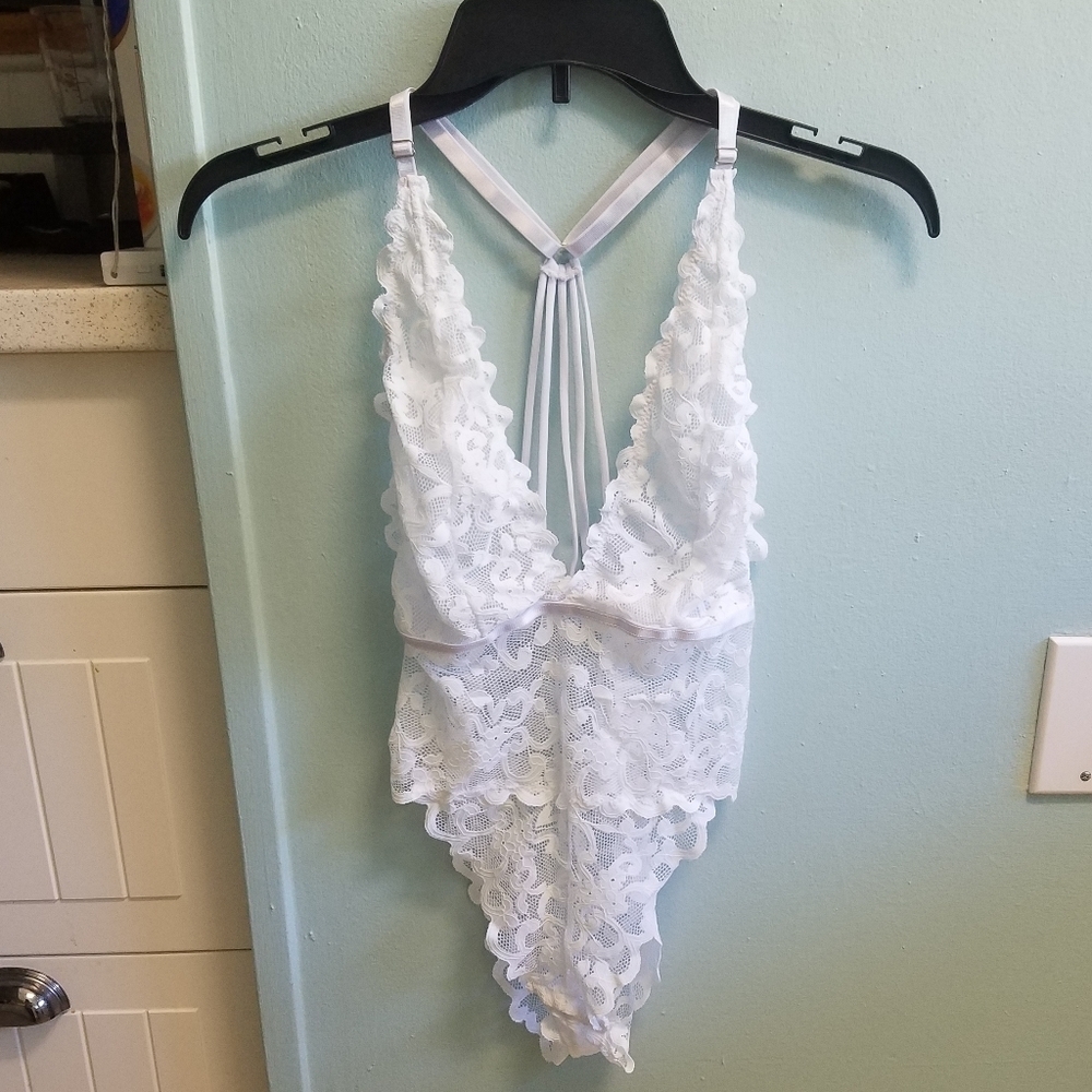 VENUS White lace body suit